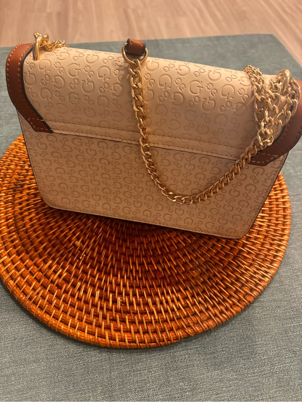 GUESS Cream and Brown Logo Crossbody with Gold Chain Detail - Picture 2 of 3